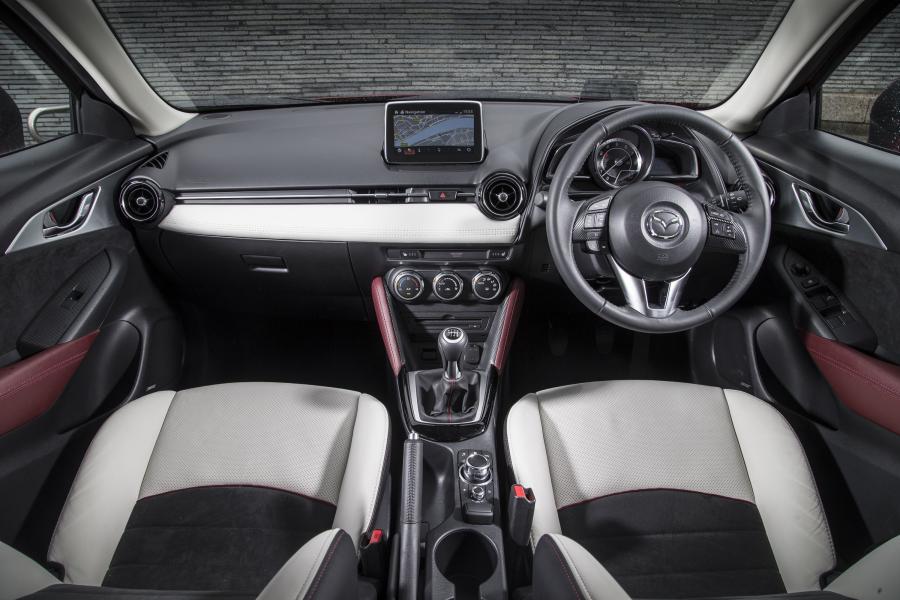 Торпедо Mazda CX-3 2015 года  (UK) (фото 40 из 47)